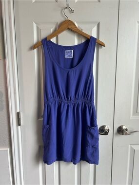 Sound & Matter lightweight sleeveless scoop neck stretch waist purple mini dress